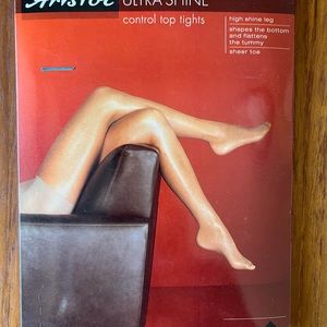 Artistic 10 Denier Ultra Shine Pantyhose